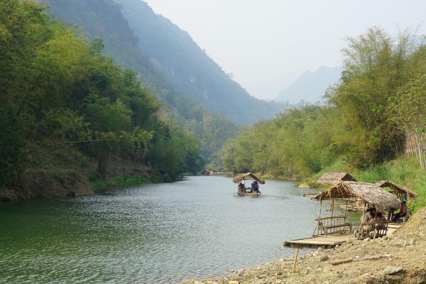 Bè tre trên suối Chàm, bản Chiềng Lầu, vùng Bá Thước